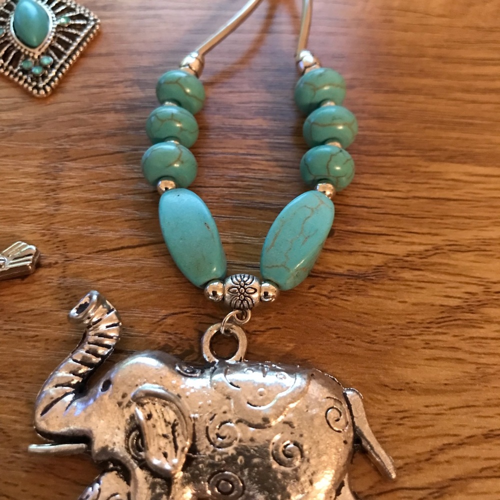 Jewelry bundle. Set of earrings, necklace and bracelet. - Picture 2 of 3